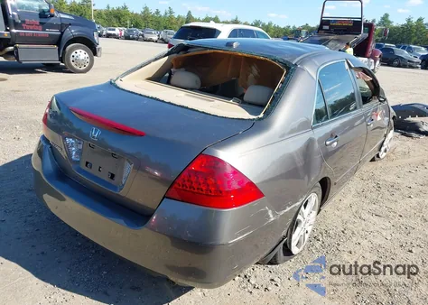 2007 Honda Accord 2.4 Ex z USA, uszkodzony, nr VIN 1HGCM56747A000608